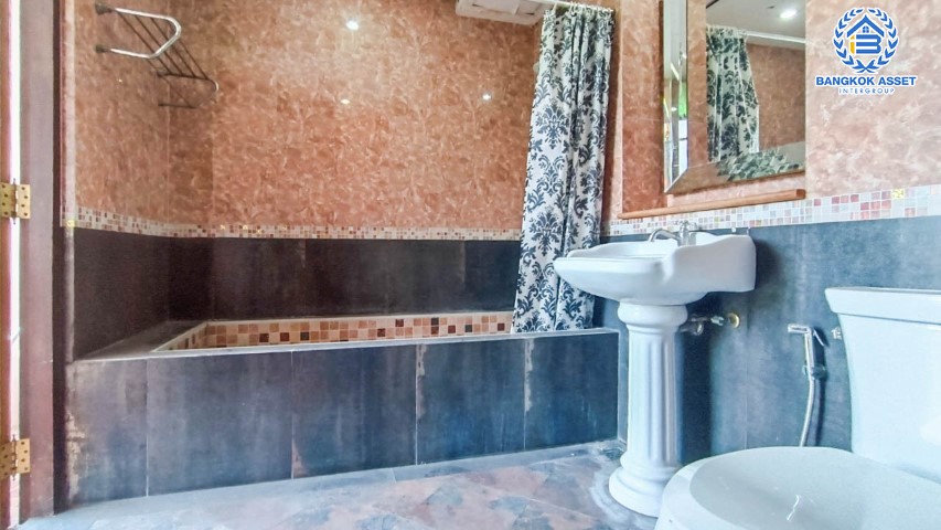 *****ทาวน์โฮมมือสองย่านนนทบุรี ม.ลูกกอล์ฟ พรีเมี่ยม ติวานนท์-ปากเกร็ด #หลังมุม เนื้อที่กว้างขวางสุดๆ ถึง 46 ตร.ว. ฟังก์ชัน 3 ห้องนอน 3 ห้องน้ำ 3 ที่จอดรถ ตกแต่งบ้านด้วยวัสดุอย่างดี พร้อมของแถมเพียบ! บนทำเลคุณภาพ ใกล้รถไฟฟ้าสายสีชมพู "สถานีแยกปากเกร็ด" และทางด่วน "ศรีรัช"